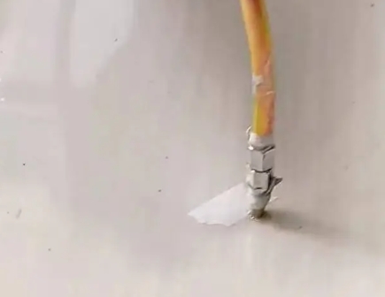 福海瓷砖空鼓维修公司专业解答在瓷砖铺贴过程中，如果使用的砂料过粗（如全部使用了粗砂），可能会导致以下问题